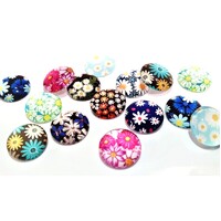 Pretty Daisies - 5 Pairs of Glass Cabochons 16mm